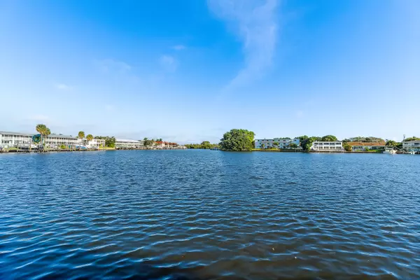 North Palm Beach, FL 33408,313 Lake CIR 212