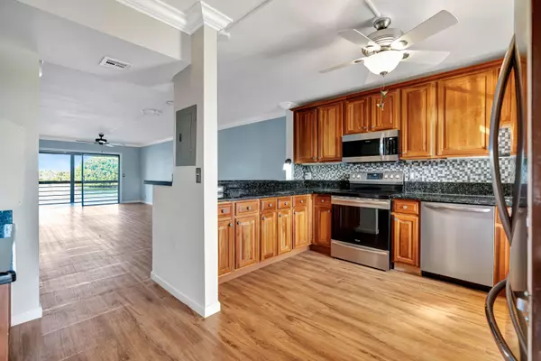 North Palm Beach, FL 33408,313 Lake CIR 212