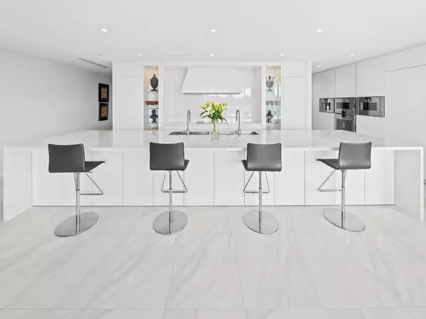 Boca Raton, FL 33432,210 SE Mizner BLVD 301