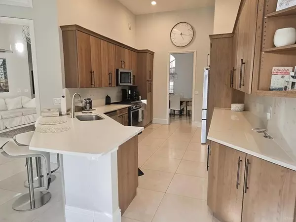 Palm Beach Gardens, FL 33418,132 Thornton DR