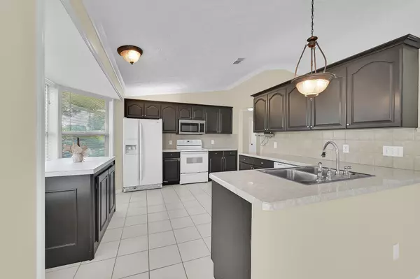 Port Saint Lucie, FL 34983,462 NW Sherbrooke AVE