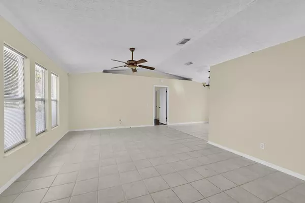 Port Saint Lucie, FL 34983,462 NW Sherbrooke AVE