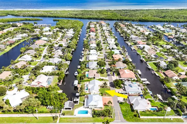 Hobe Sound, FL 33455,8295 SE Palm ST