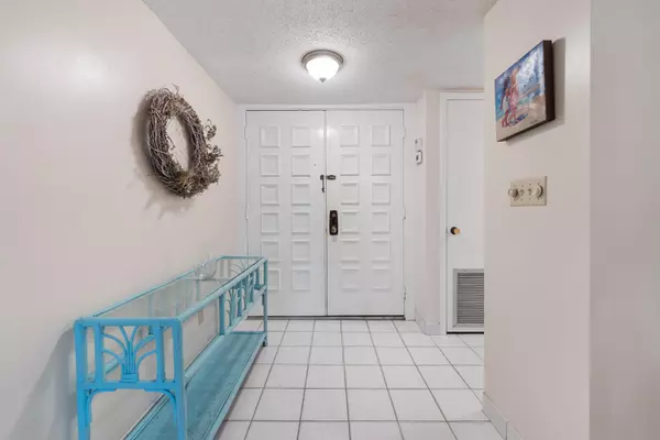 Stuart, FL 34996,1800 SE Saint Lucie BLVD 11-203