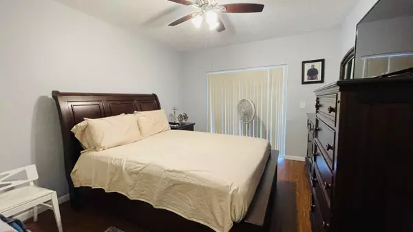 West Palm Beach, FL 33417,138 Salisbury F