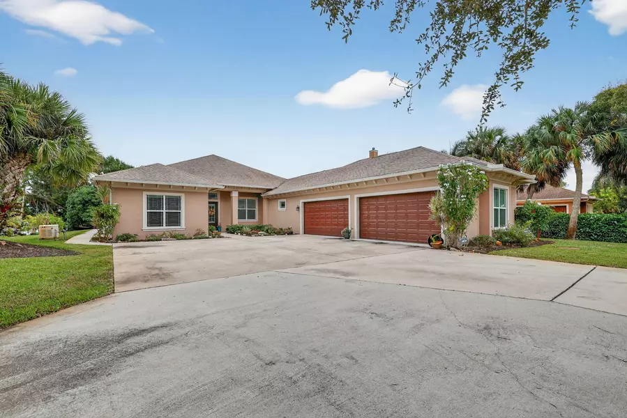 3241 SE South Lookout BLVD, Port Saint Lucie, FL 34984