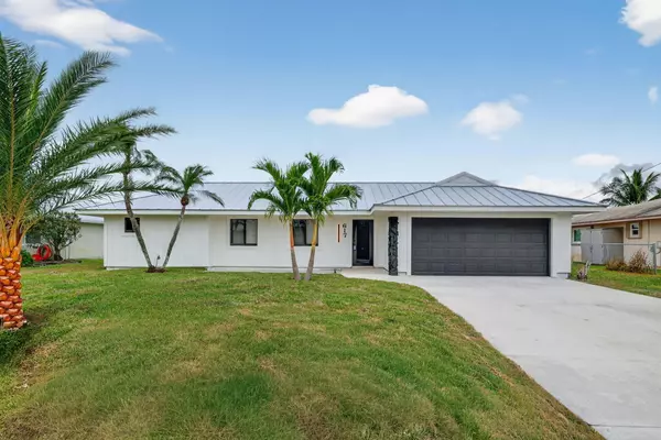 617 SE Whitmore DR, Port Saint Lucie, FL 34984