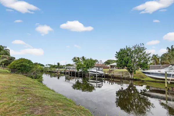 Port Saint Lucie, FL 34984,617 SE Whitmore DR