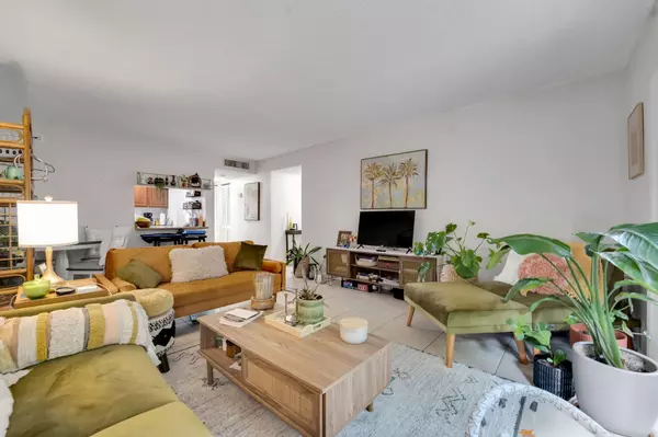 West Palm Beach, FL 33401,2050 N Congress AVE 109