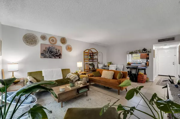 West Palm Beach, FL 33401,2050 N Congress AVE 109