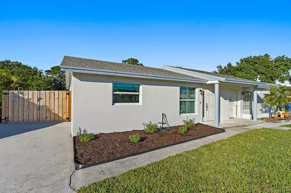 1015 Riverwood LN, Jupiter, FL 33458