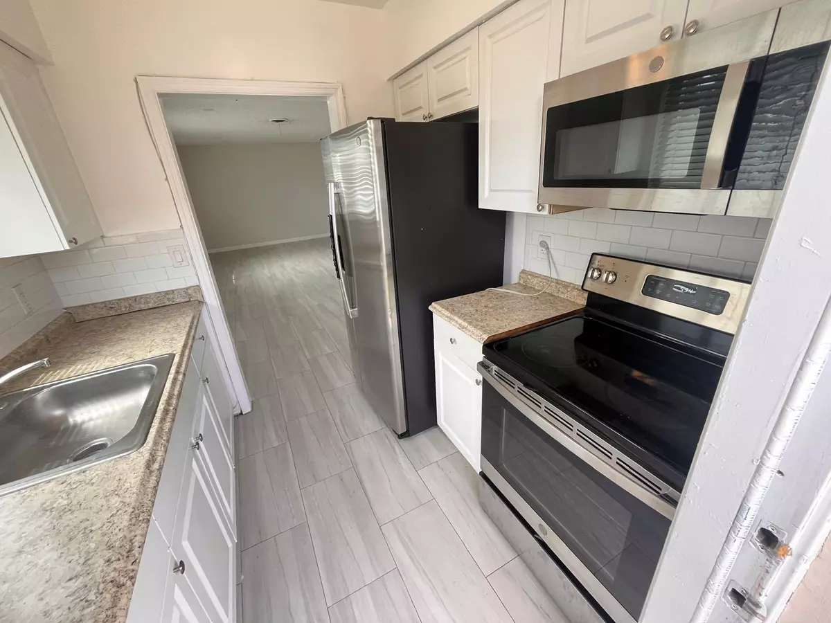 Pompano Beach, FL 33064,3121 NE 7th AVE C