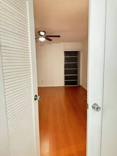 West Palm Beach, FL 33417,4 Golfs Edge E