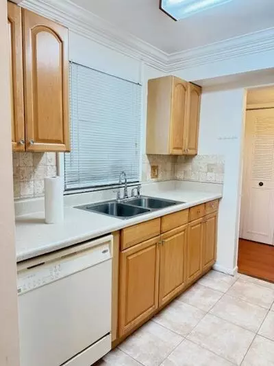 West Palm Beach, FL 33417,4 Golfs Edge E