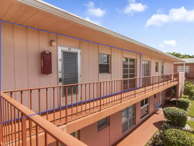 4 Golfs Edge E, West Palm Beach, FL 33417