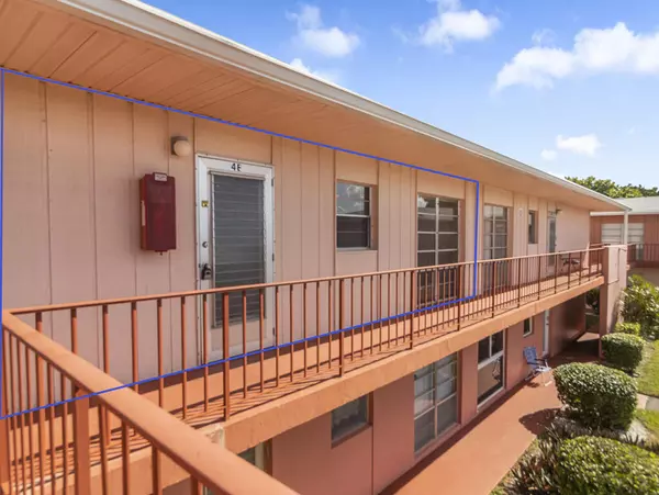 4 Golfs Edge E, West Palm Beach, FL 33417