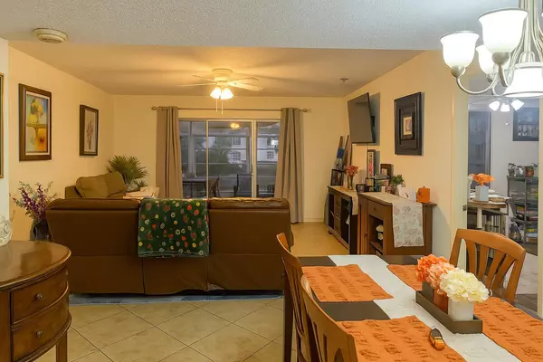 719 Lori Dr 204, Palm Springs, FL 33461