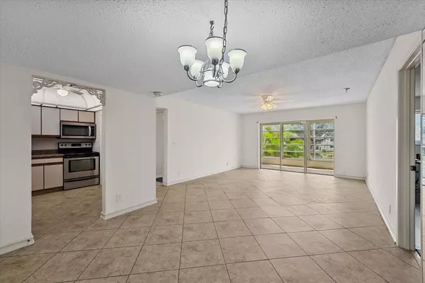 Palm Springs, FL 33461,719 Lori Dr 204