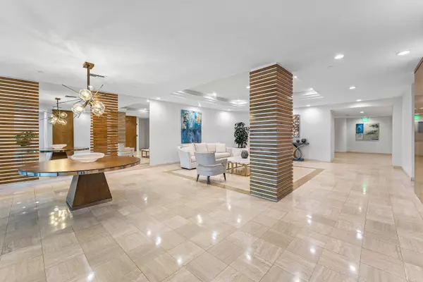 Palm Beach, FL 33480,3300 S Ocean BLVD 401s