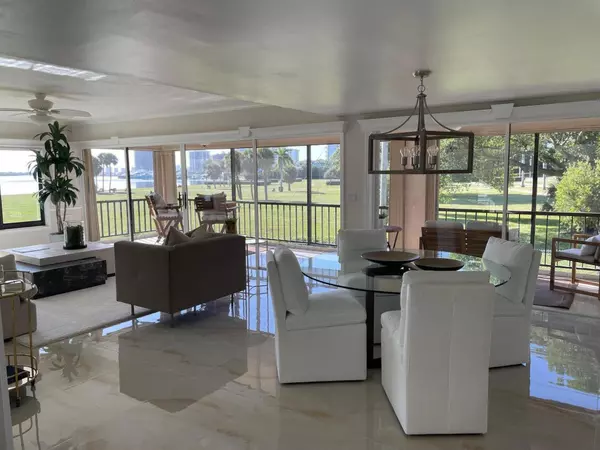 North Palm Beach, FL 33408,1660 Twelve Oaks WAY 201