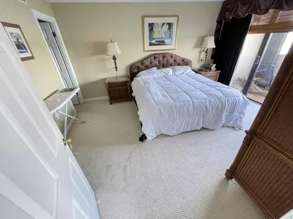 West Palm Beach, FL 33407,5600 N Flagler DR 2209