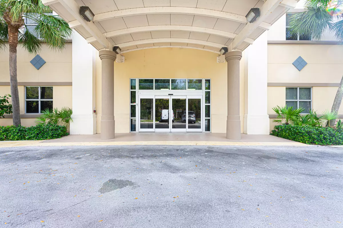 Loxahatchee, FL 33470,12959 Palms West DR