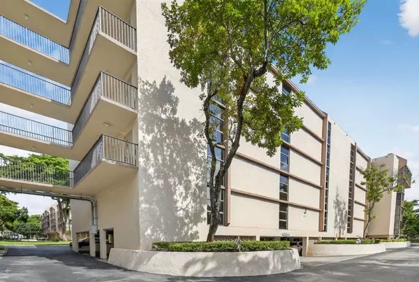 Hollywood, FL 33021,2816 N 46th AVE J682