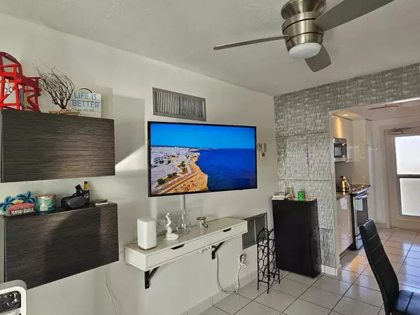 Pompano Beach, FL 33062,505 N Riverside DR 12a