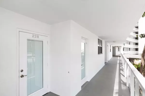 Pompano Beach, FL 33062,2731 NE 14th ST 228