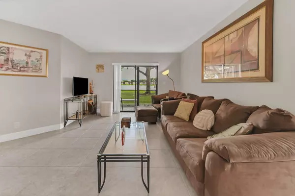 Delray Beach, FL 33484,15465 Lakes Of Delray BLVD 101