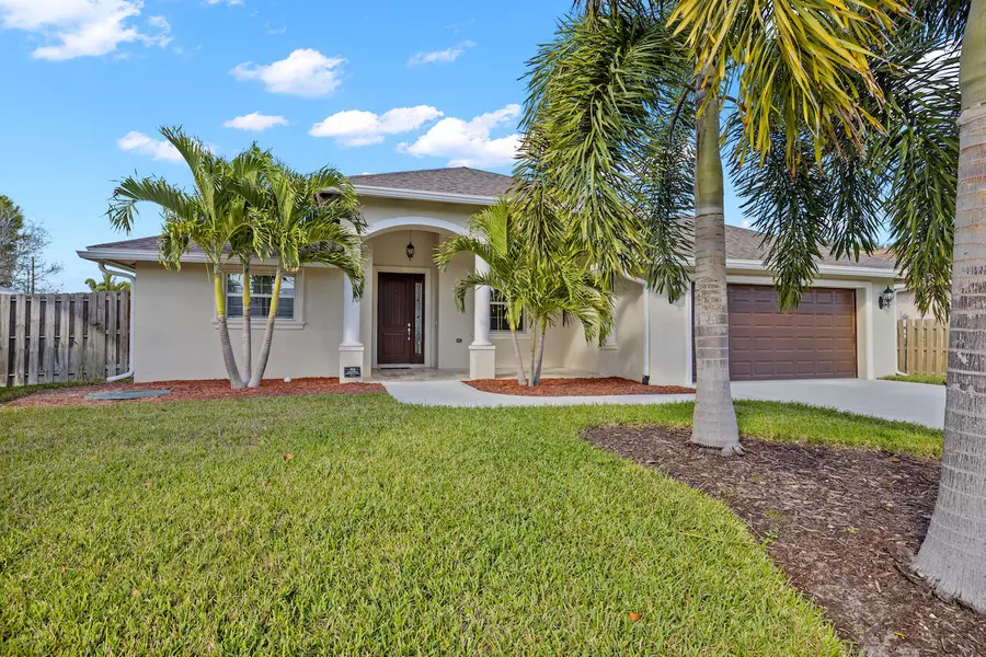 5957 NW Brenda CIR, Port Saint Lucie, FL 34986