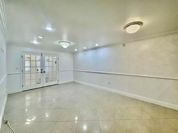 West Palm Beach, FL 33415,6074 Forest Hill BLVD 107