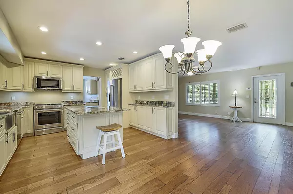 Loxahatchee Groves, FL 33470,12812 Raymond DR