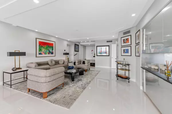 West Palm Beach, FL 33401,1900 Consulate PL 2104