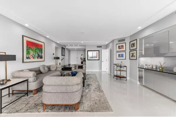 West Palm Beach, FL 33401,1900 Consulate PL 2104