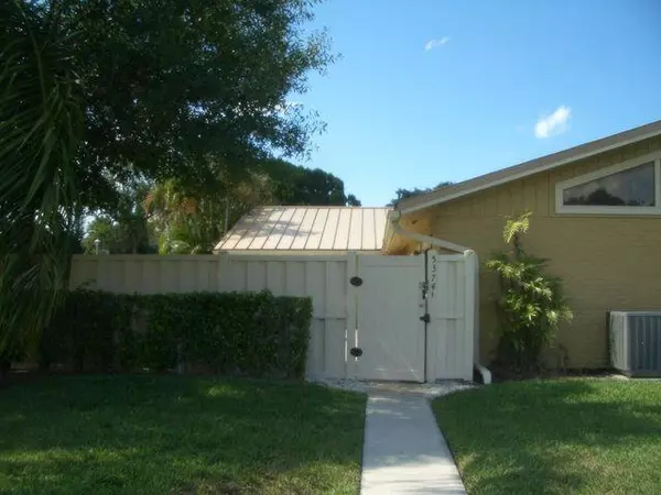 5374 Eagle Lake DR, Palm Beach Gardens, FL 33418