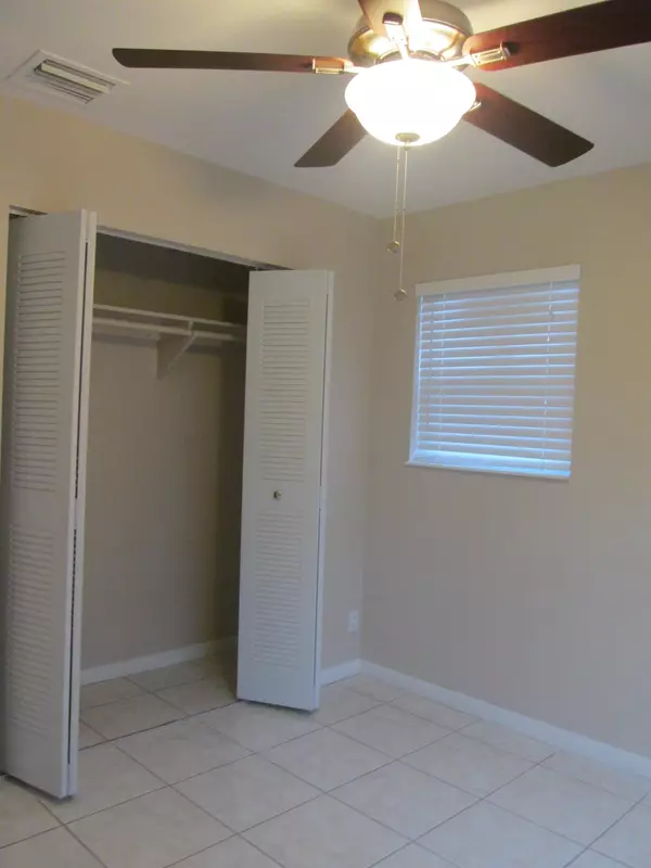 West Palm Beach, FL 33415,2457 Pinecrest CT