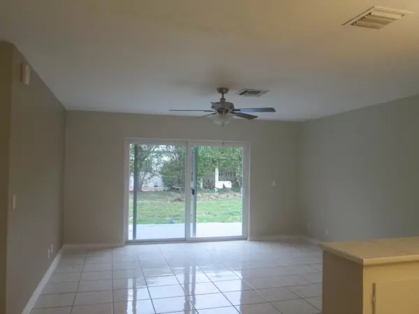 West Palm Beach, FL 33415,2457 Pinecrest CT