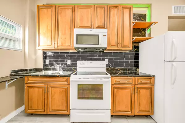 Boynton Beach, FL 33435,751 NW 2nd ST