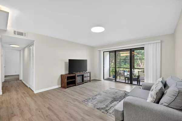 West Palm Beach, FL 33409,1009 Green Pine BLVD F1