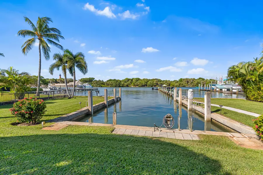 107 Lighthouse DR, Jupiter Inlet Colony, FL 33469