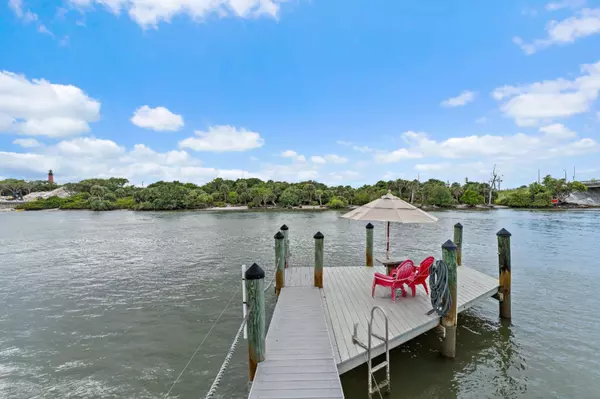 Jupiter Inlet Colony, FL 33469,107 Lighthouse DR