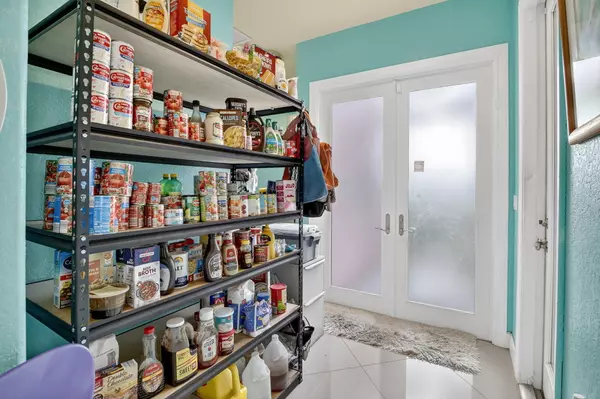 Oakland Park, FL 33334,261 NE 41st ST