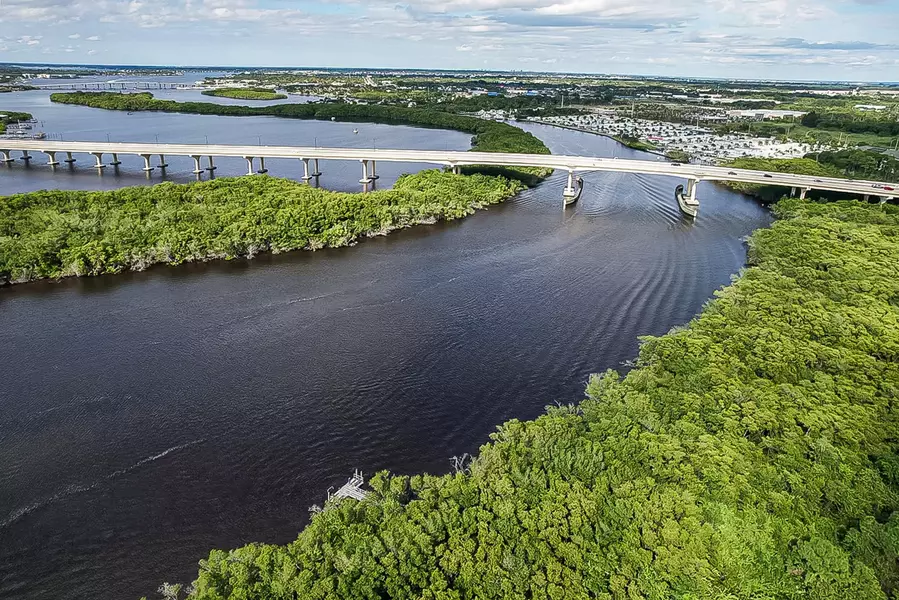 233 SW Otter Run PL, Stuart, FL 34997