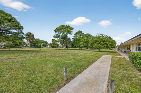 Hobe Sound, FL 33455,8585 SE Church St 2