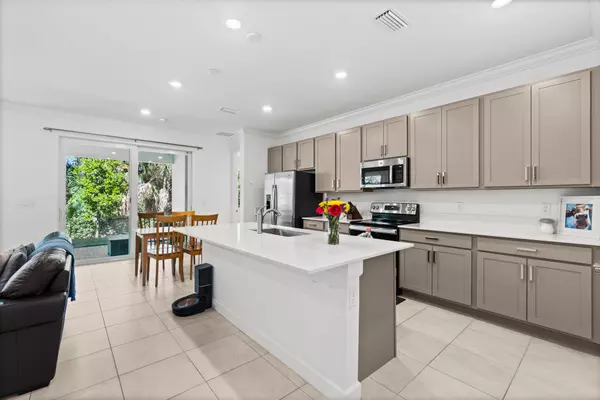 Palm Bay, FL 32907,460 NW Veridian CIR