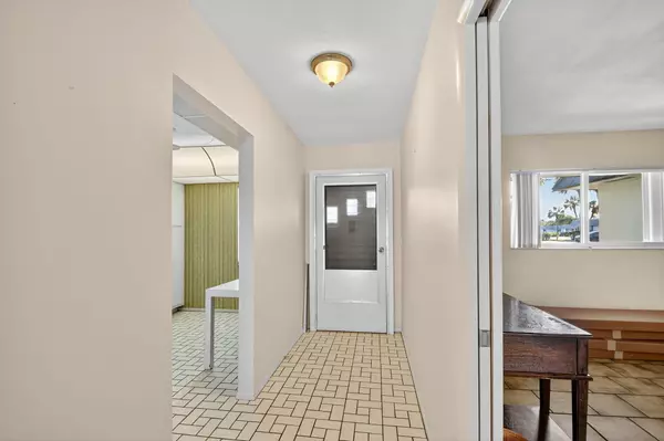 West Palm Beach, FL 33415,2886 E Fernley DR 12