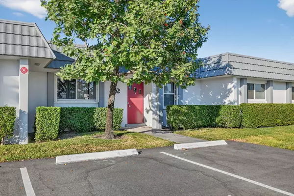 West Palm Beach, FL 33415,2886 E Fernley DR 12