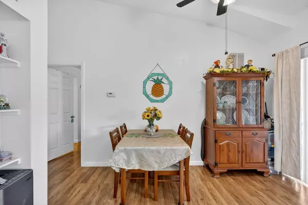 Port Saint Lucie, FL 34986,201 SW Palm DR 201