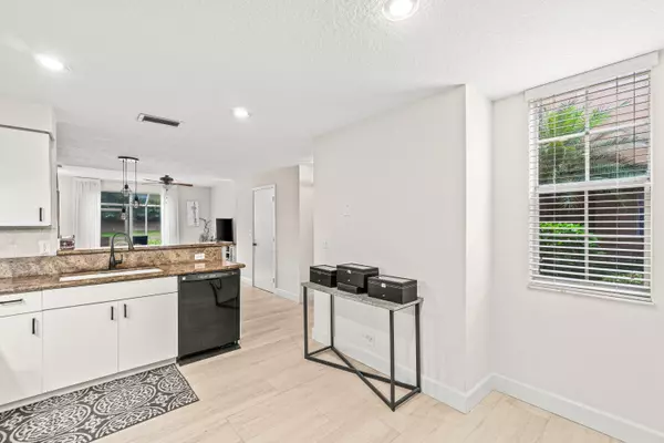 Weston, FL 33327,1588 Veracruz LN 1588